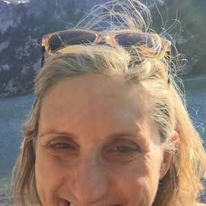 Meet your Posher, Hilary